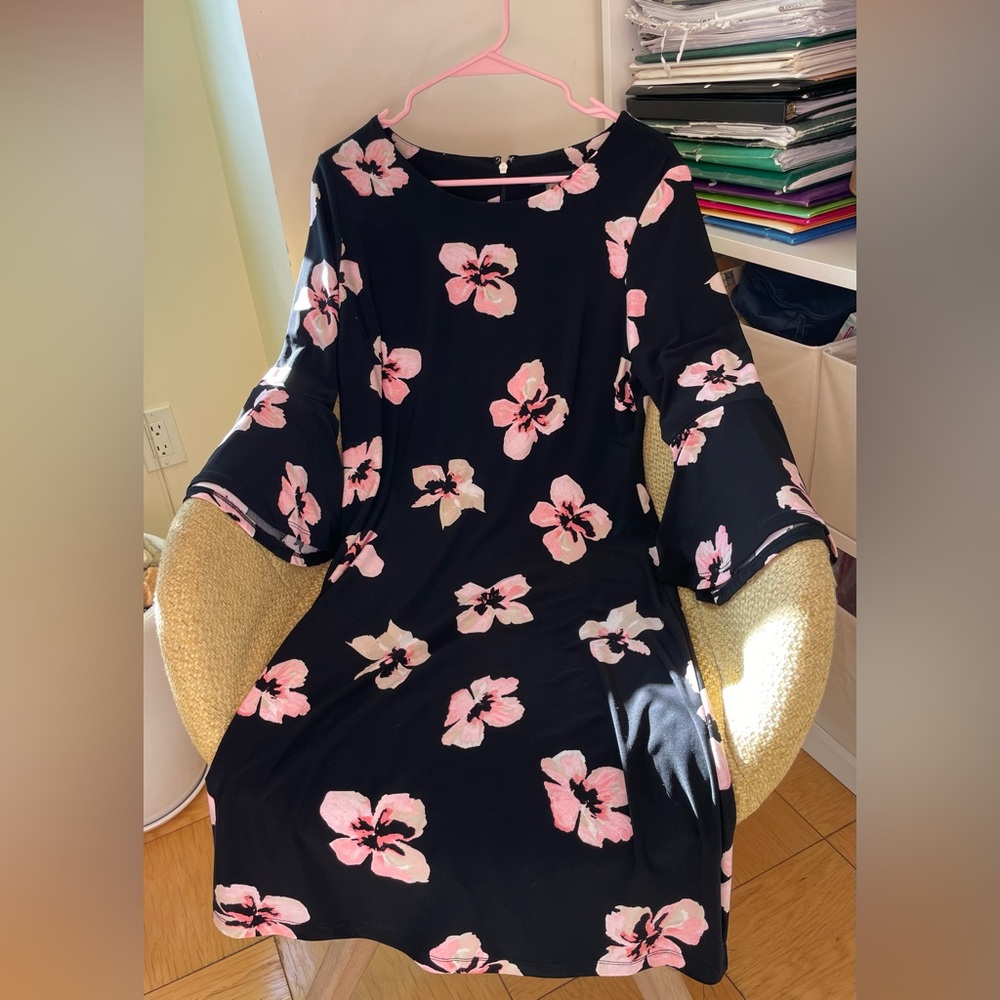Tommy Hilfiger 🖤🌸 Black Flare Sleeve Dress with Pink Floral Design, Size 10